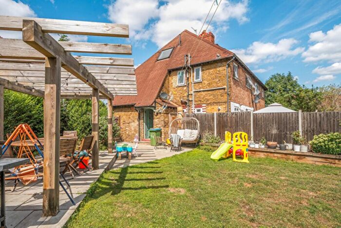 3 Bedroom Flat For Sale In Alwold Crescent, Lee, London, SE12