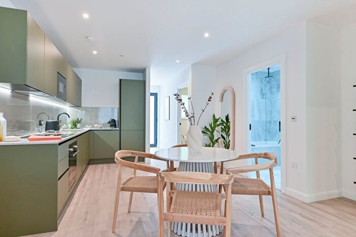 1 Bedroom Flat To Rent In Rufus Lodge, Earlsfield, Wimbledon, SW18