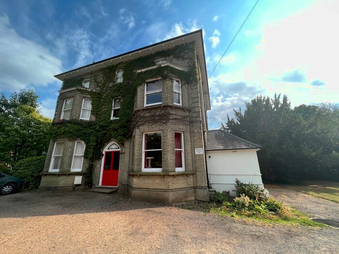 2 Bedroom Flat To Rent In Downside, Epsom, KT18