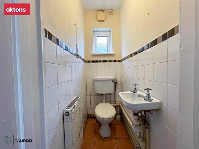 3 Bedroom End Of Terrace House For Sale In Mountain View, Pwllypant, Caerphilly, CF83