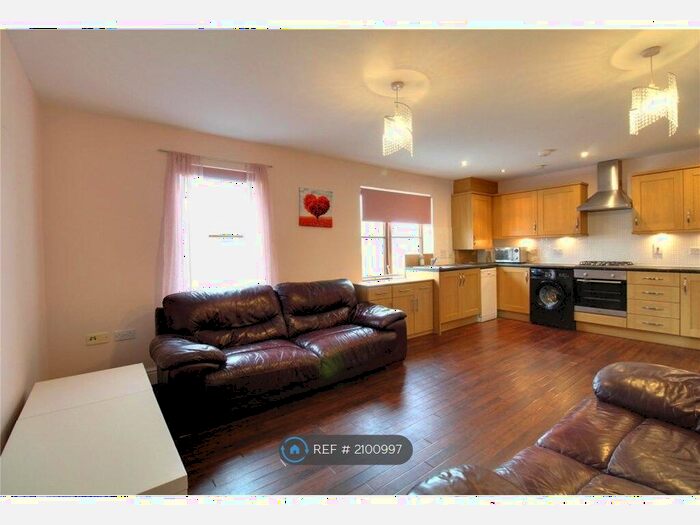 2 Bedroom Flat To Rent In Greenlands Road, Basingstoke, RG24
