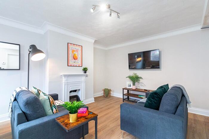 4 Bedroom House To Rent In Hessle Road, Leeds, LS6