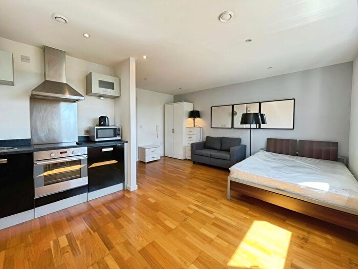 1 Bedroom Flat To Rent In Gateway South, Marsh Lane, Leeds, LS9