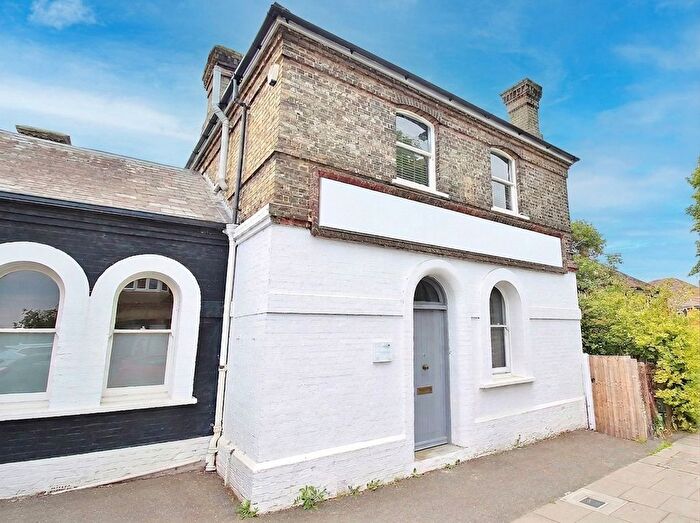 3 Bedroom End Terrace House For Sale In Thornbury Road, Isleworth, TW7