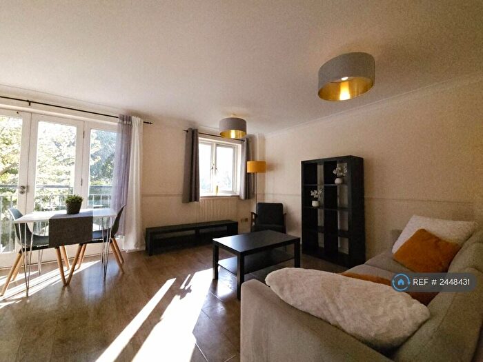 1 Bedroom Flat To Rent In Jamestown Way, London, E14