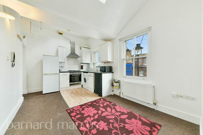 Studio To Rent In Maple Road, London, SE20