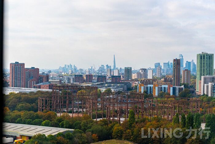 3 Bedroom Flat To Rent In Menara Point, Twlevetrees Park, E16