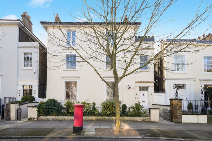 3 Bedroom Maisonette To Rent In Hamilton Terrace, St John's Wood, NW8