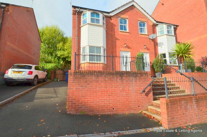 3 Bedroom Semi-Detached House To Rent In Honeywall, Penkhull, Stoke-On-Trent ST4