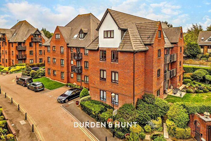 3 Bedroom Apartment For Sale In Epping New Road, Buckhurst Hill, IG9
