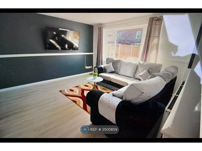 2 Bedroom Semi-Detached House To Rent In Radcliffe Street, Nottingham, NG2