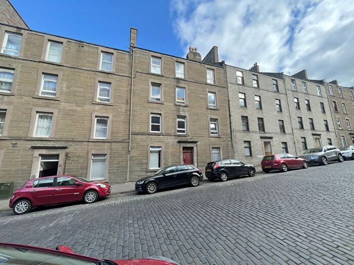 1 Bedroom Flat To Rent In Rosefield Street, Dundee, DD1