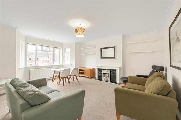 3 Bedroom Flat For Sale In St. Leonards Court, East Sheen, SW14
