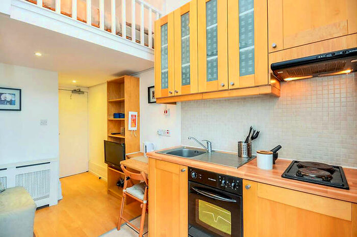 Flat To Rent In Claverton Street, Pimlico, London SW1V