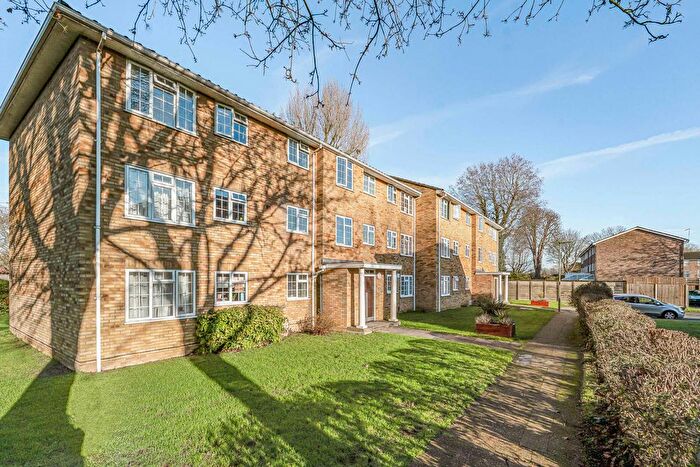 2 Bedroom Flat For Sale In Lark Avenue, Staines-Upon-Thames, Surrey, TW18