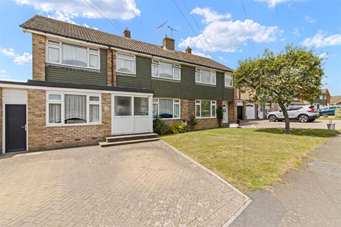 5 Bedroom Semi-Detached House For Sale In Woodpecker Drive, Hailsham, BN27