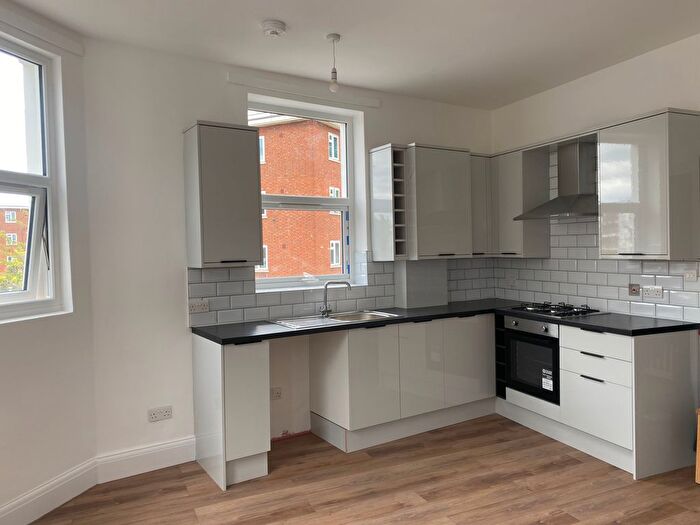 2 Bedroom Flat To Rent In Albion Parade, London, N16