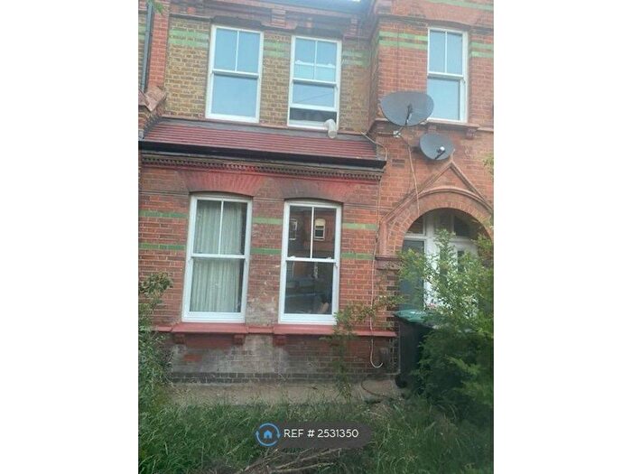 2 Bedroom Flat To Rent In Gladstone Avenue, London, N22