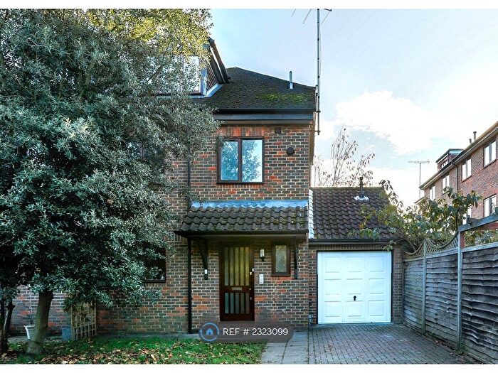 4 Bedroom Semi-Detached House To Rent In Eliot Gardens, London, SW15