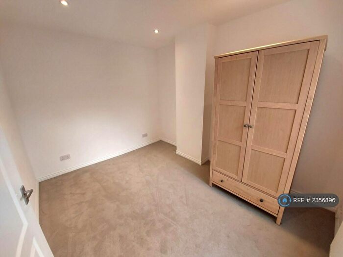 1 Bedroom Flat To Rent In Albion Street, Swindon, SN1