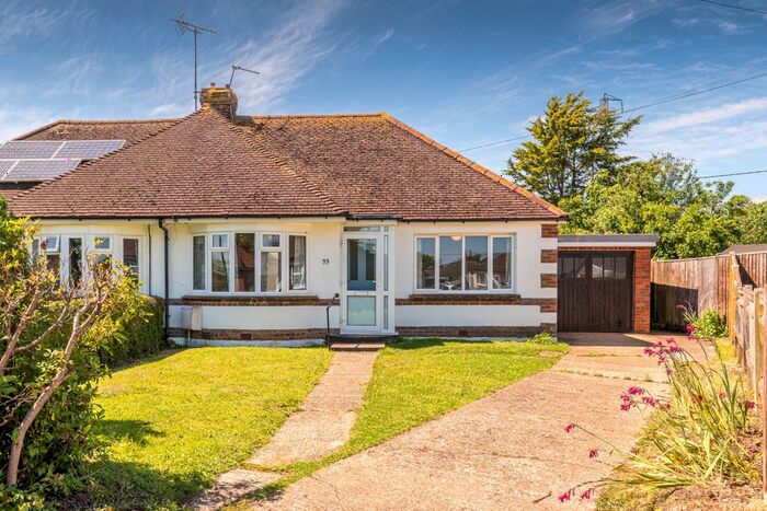 2 Bedroom Bungalow To Rent In Central Avenue, Polegate, BN26