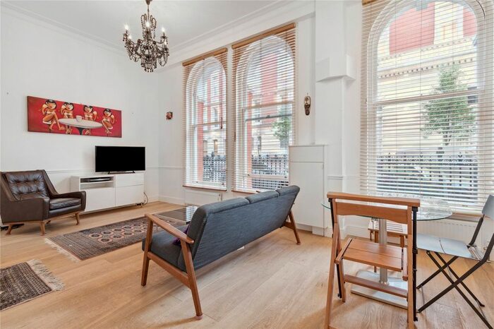 2 Bedroom Flat To Rent In Berners Street, Fitzrovia, London, W1T