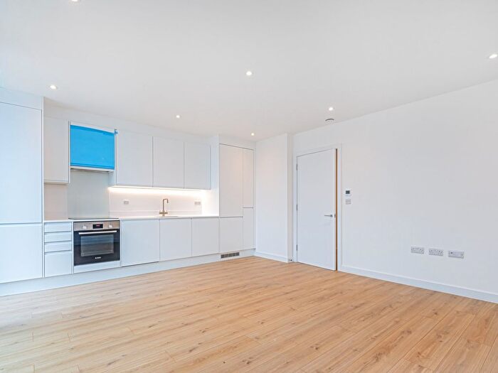 2 Bedroom Flat To Rent In Inglis Road, London, W5