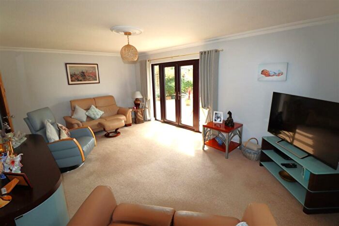5 Bedroom Detached House For Sale In Maidstone Road, Rainham, ME8