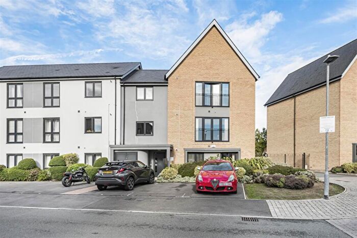 2 Bedroom Apartment For Sale In Tidman Road, Reading, RG2