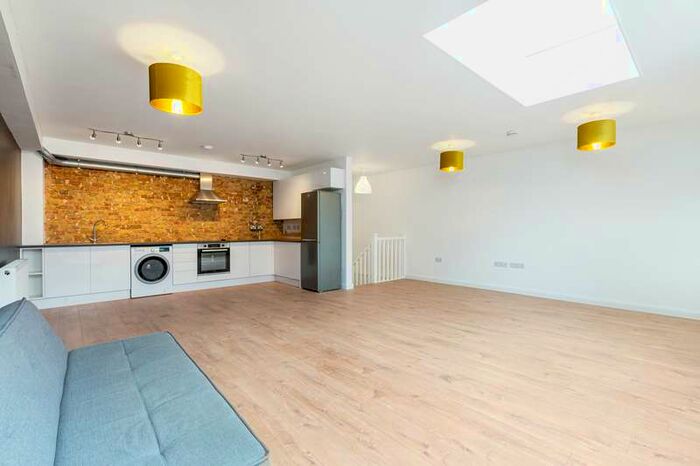 2 Bedroom House To Rent In Fulham Palace Road, Fulham, London, SW6
