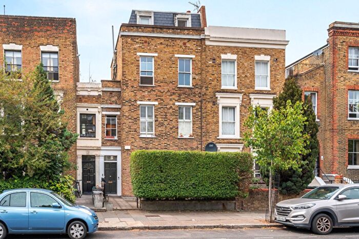 2 Bedroom Flat For Sale In Southgate Road, Islington, London, N1