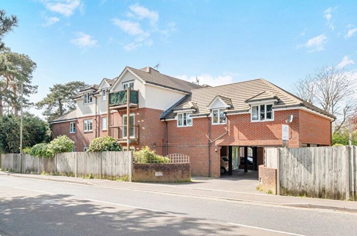 2 Bedroom Flat To Rent In West Dene Court, Warsash Road, Locks Heath, Southampton, Hampshire, SO31