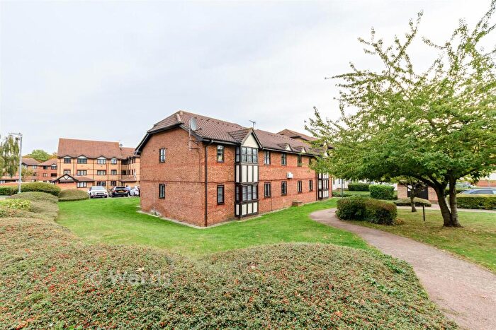 2 Bedroom Flat For Sale In Hardwick Crescent, Dartford, Kent, DA2