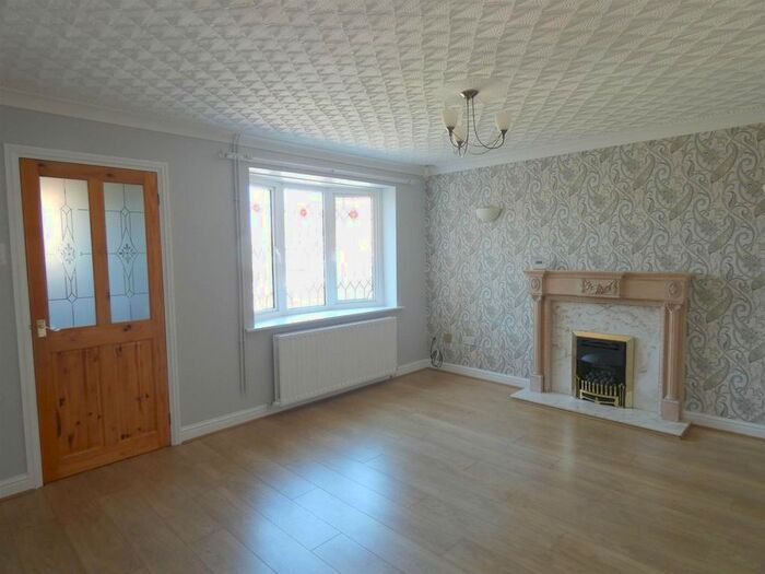 3 Bedroom Semi-Detached House To Rent In Yardley Way, Grimsby, DN34