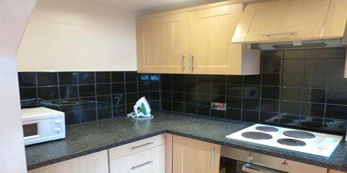 2 Bedroom Flat To Rent In Delph Court, Woodhouse, Leeds, LS6