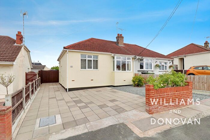 2 Bedroom Semi-Detached Bungalow For Sale In Highlands Road, Bowers Gifford, SS13