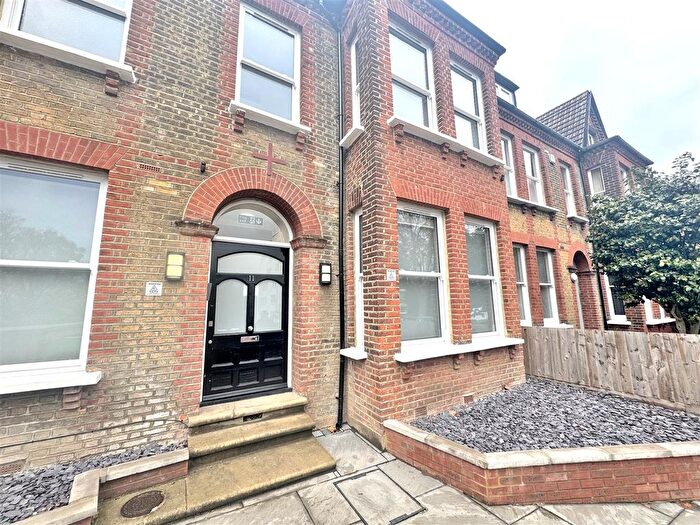 Studio To Rent In Mount View Road, London, N4