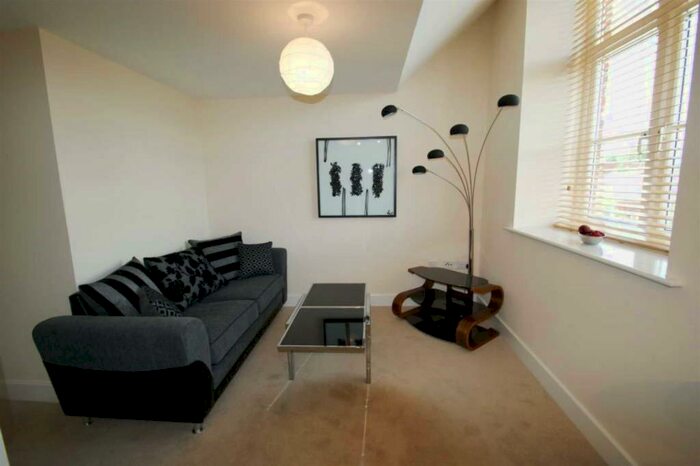 1 Bedroom Flat To Rent In Winker Green Mills, LS12