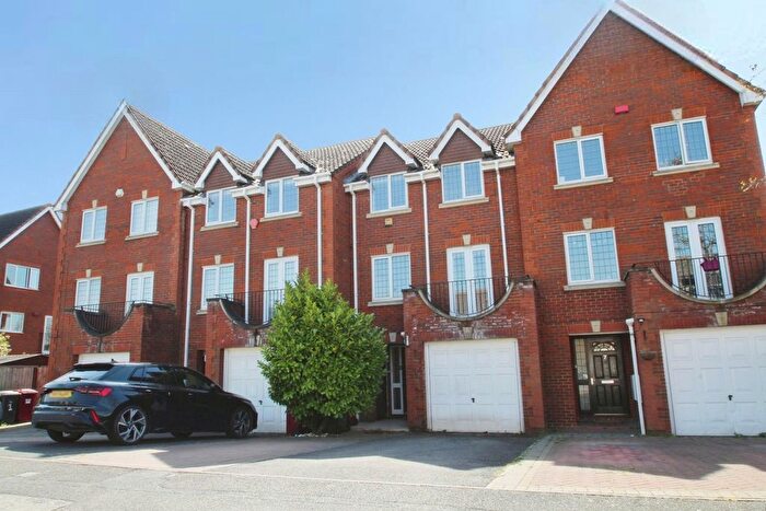 4 Bedroom Town House To Rent In Deverills Way, Langley, SL3