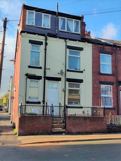 3 Bedroom End Of Terrace House To Rent In Firth Mount, Leeds, LS11