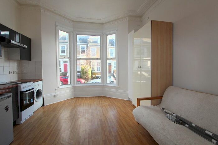 Studio To Rent In Alkham Road, London, N16