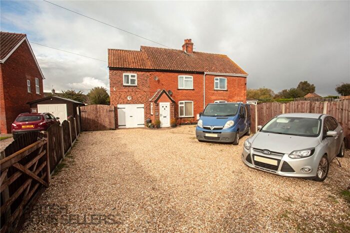 3 Bedroom Semi-Detached House For Sale In Gainsborough Road, Middle Rasen, Market Rasen, Lincolnshire, LN8