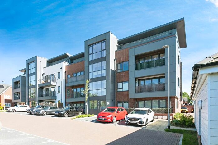 2 Bedroom Flat For Sale In Coral Link, Redhouse Park, Milton Keynes, MK14