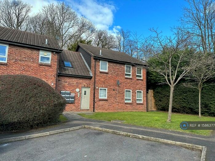 Studio To Rent In Spinney Close, Leicester, LE2