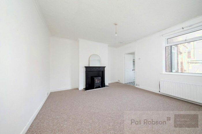 2 Bedroom Flat To Rent In Chatsworth Gardens, Newcastle Upon Tyne, Tyne &amp; Wear, NE6
