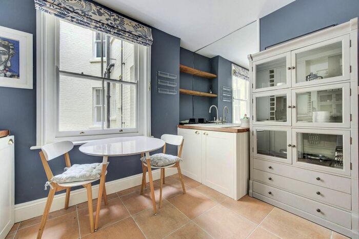 2 Bedroom Flat To Rent In Queens Club Gardens, Barons Court, London, W14