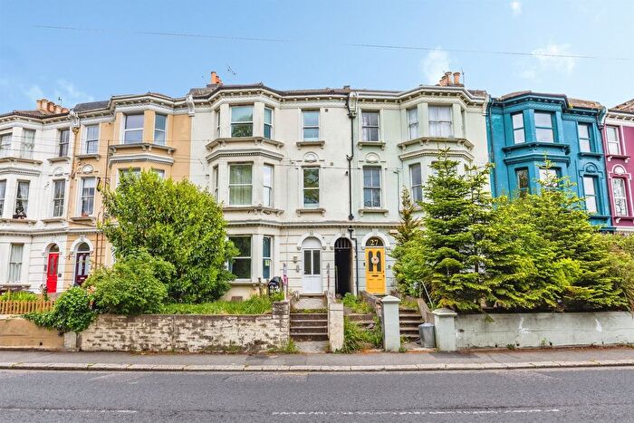 1 Bedroom Flat For Sale In St. Helens Road, Hastings, TN34