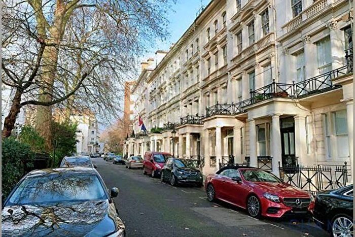 3 Bedroom Flat To Rent In Rutland Gate, London, SW7