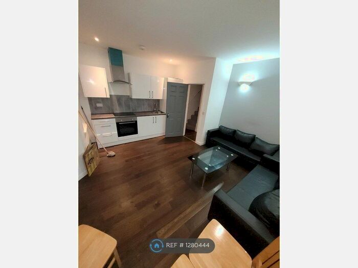 3 Bedroom Maisonette To Rent In Blackhorse Lane, London, E17
