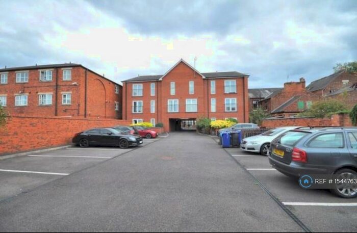 2 Bedroom Flat To Rent In Barons Court, Burton-On-Trent, DE14